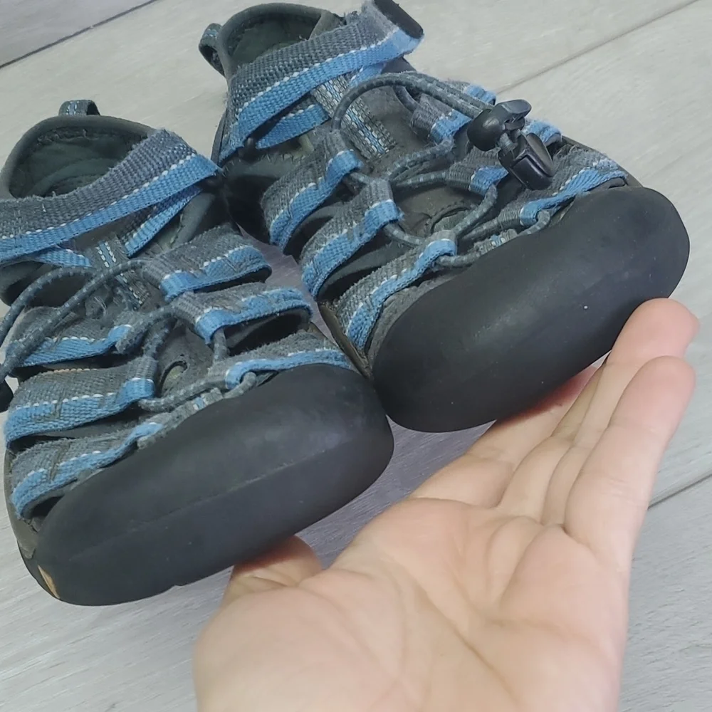 Keen Boys Kids Outdoor Sandals Fisherman Hiking Shoes sz 4